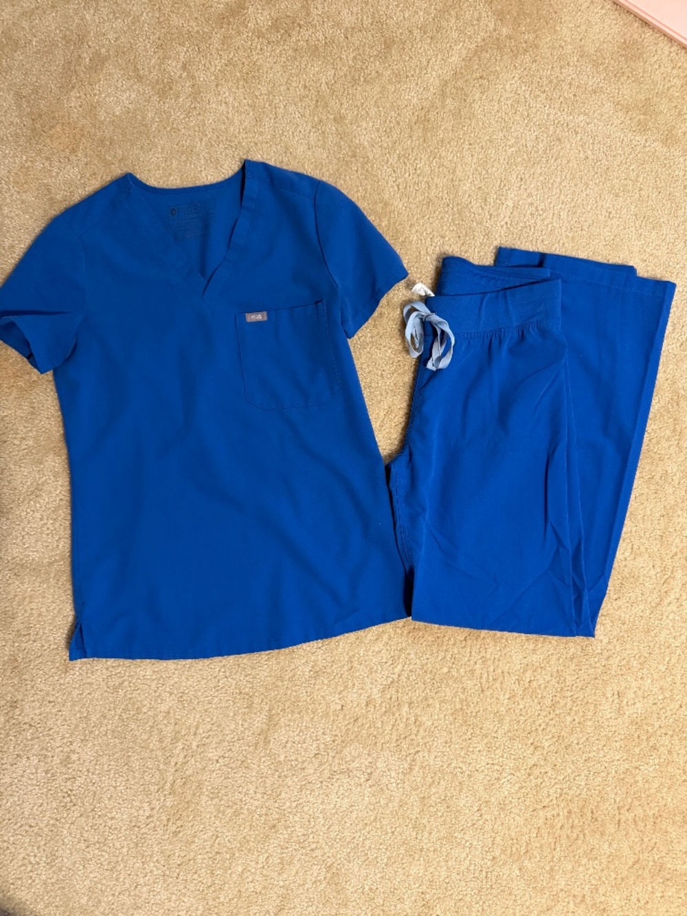 Women’s figs scrubs
